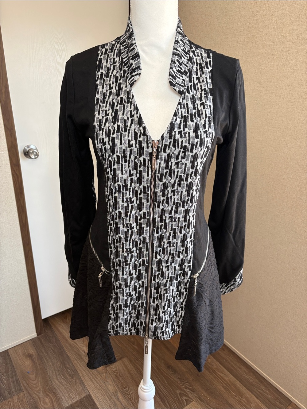 Dzhavael Couture Black White Zip Front Lagenlook Tunic Jacket Artsy Eclectic